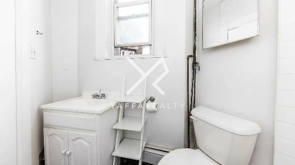 Building Photo - 3 bedroom in BROOKLYN NY 11233