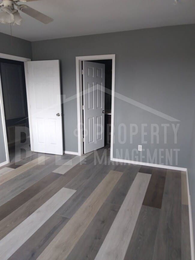 Building Photo - Three Bedroom Duplex