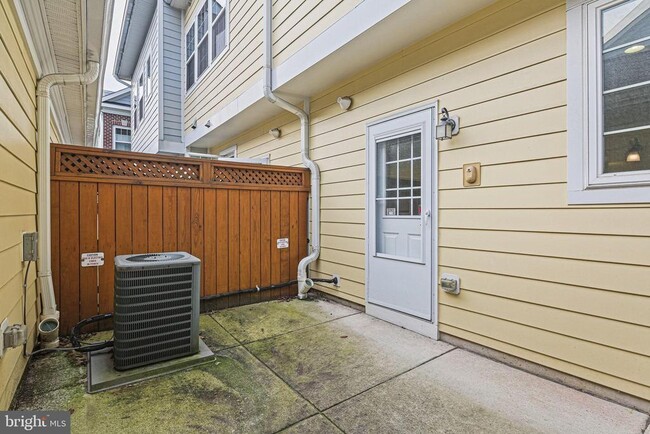 Building Photo - 5926 Talbot Dr