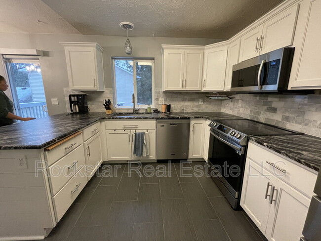 Building Photo - 9022 W Campus Dr