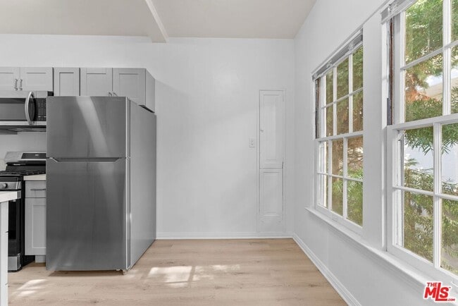 Building Photo - 140 S Camden Dr