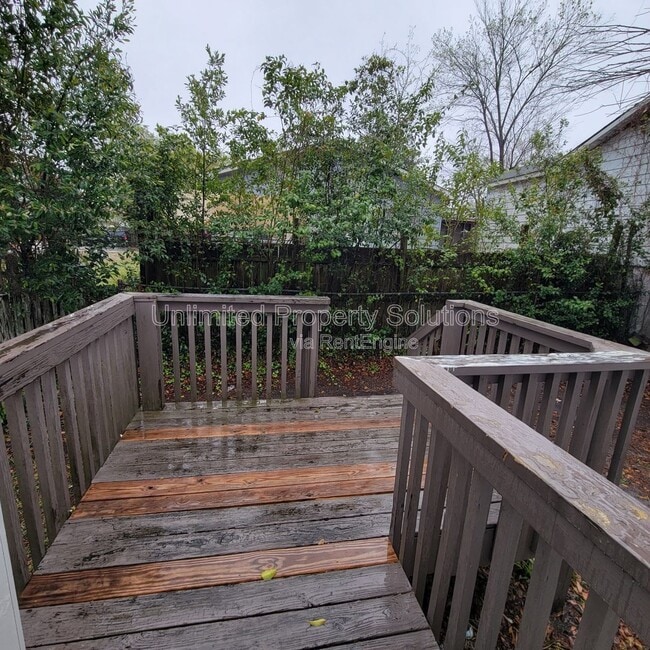 Building Photo - 1404 Church St