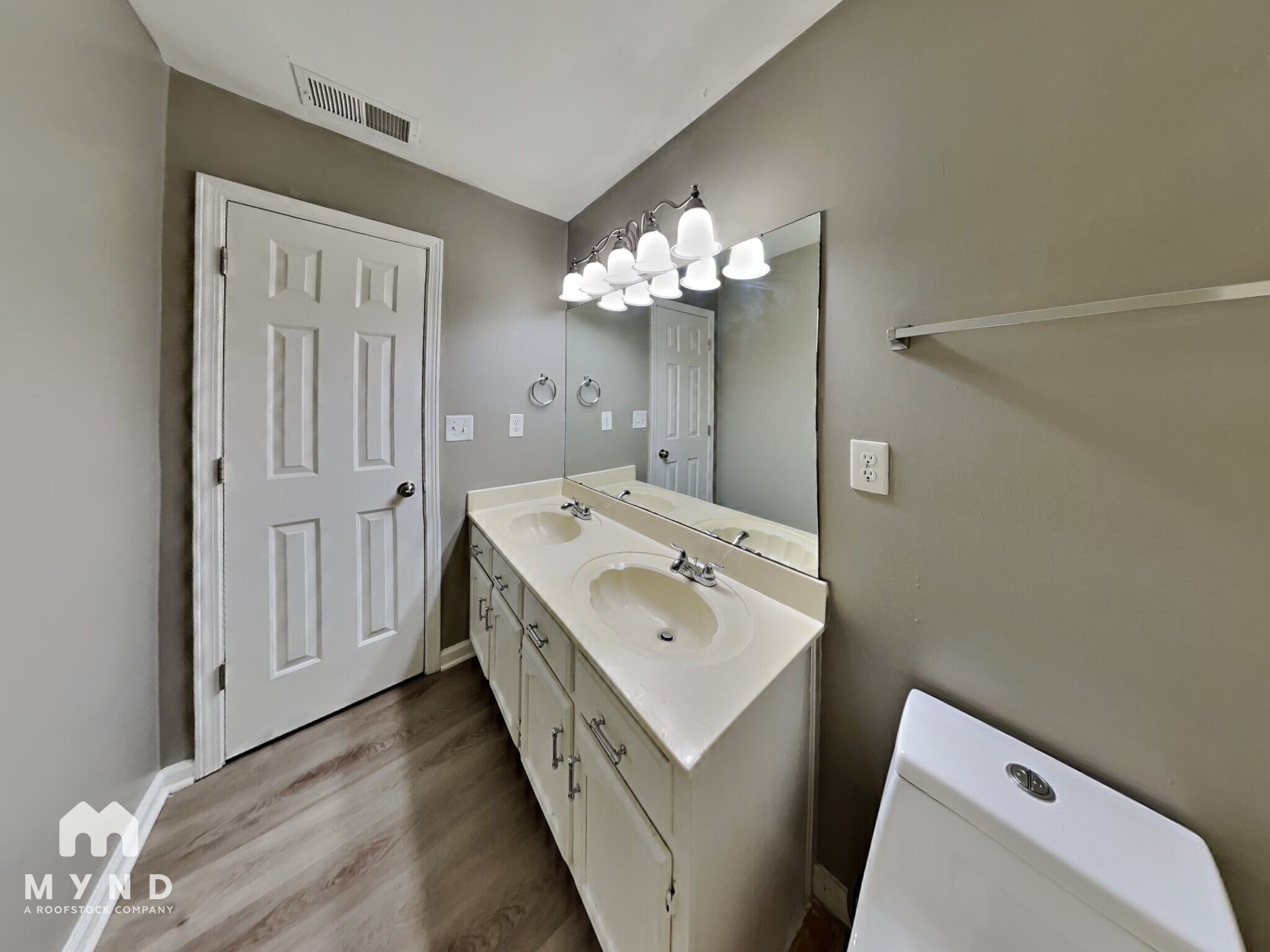 Building Photo - 1234 Grange Way Dr