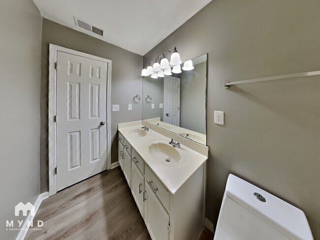 Building Photo - 1234 Grange Way Dr