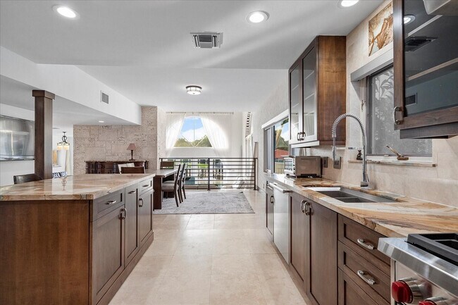 Building Photo - 1421 Ponce de Leon Dr