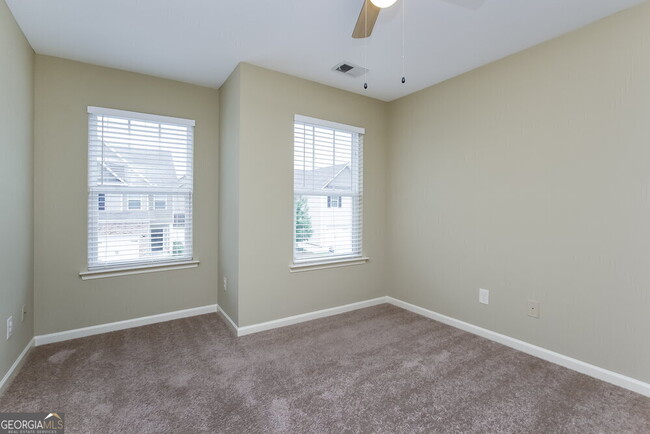 Building Photo - 526 Hill Crest Cir
