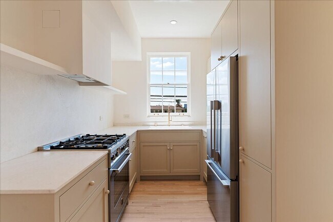 Building Photo - 800.5 N Edinburgh Ave