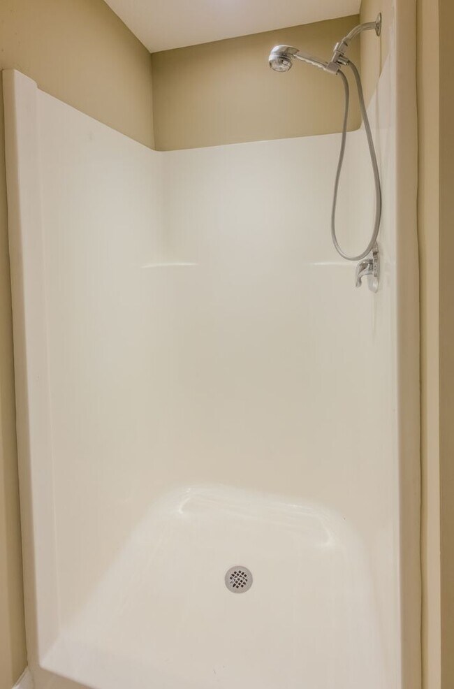 Building Photo - Knoxville 37931 - 4 bedroom 2.5 bath - call Ryan Fogarty 865-333-4840