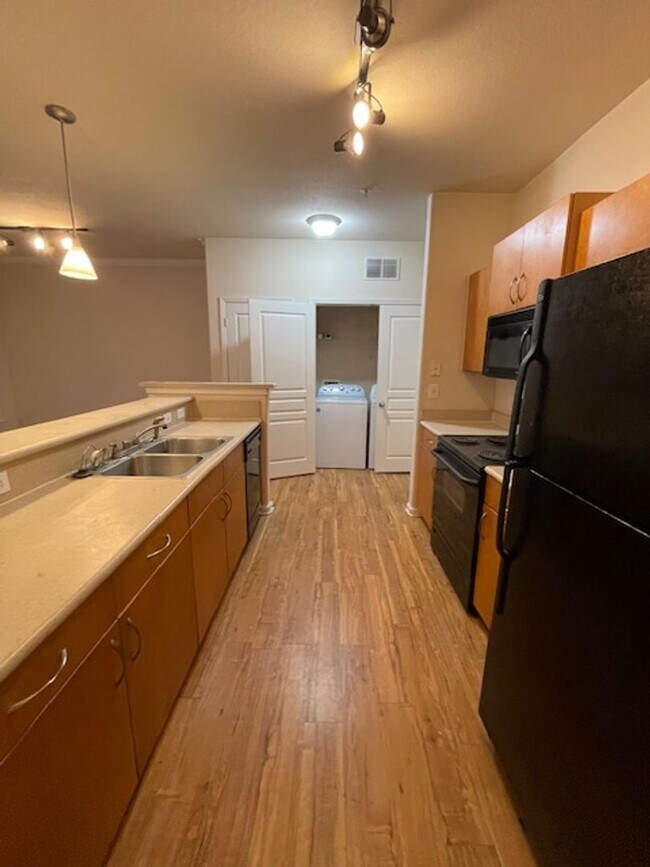 Building Photo - Gardens of Bridgehampton - 1 bed - 1 bath ...