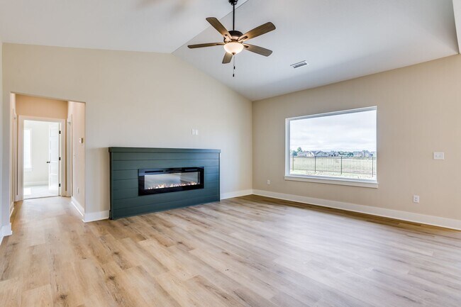Building Photo - 1025 W Long Path Ct