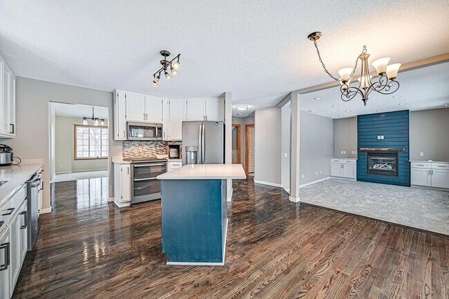 Building Photo - Spacious 4-Bed 4-Bath Home in Buffalo - Available 7/1!