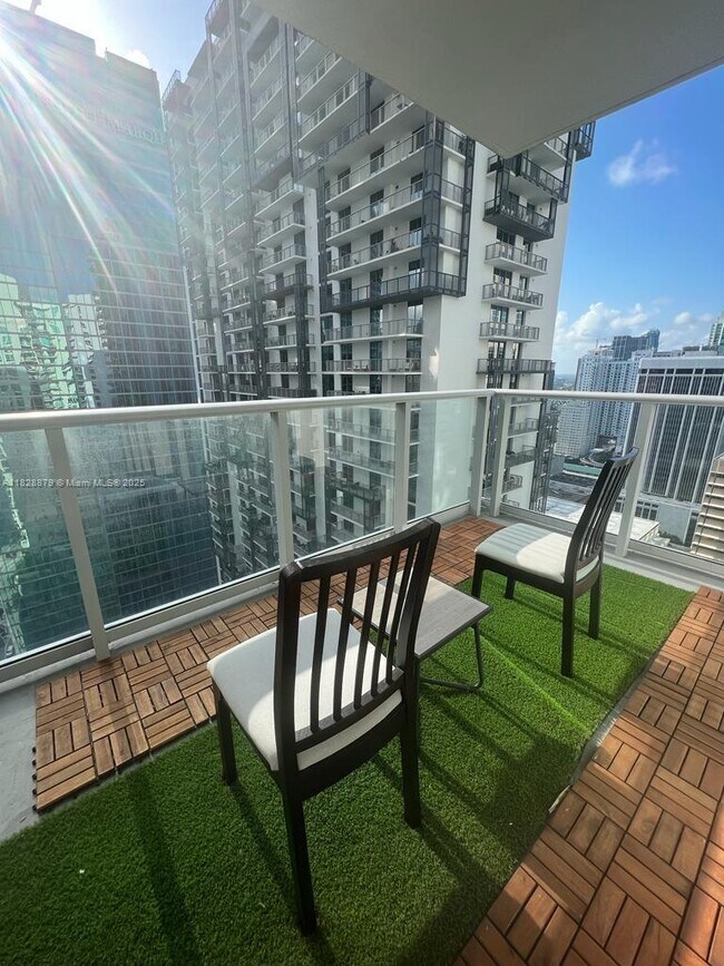 Building Photo - 300 S Biscayne Blvd