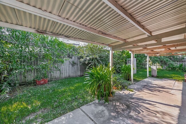 Building Photo - 11714 Peachwood Lake Dr