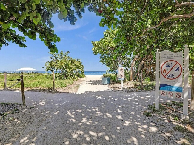 Primary Photo - 9195 Collins Ave