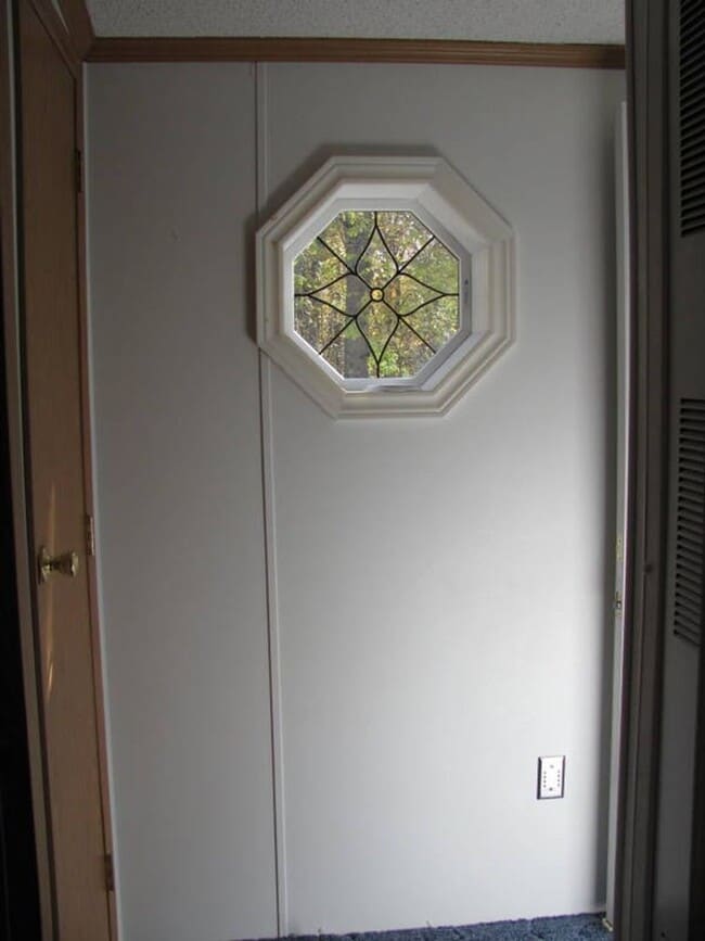 Building Photo - Private 2 Bed 2 Bath Home