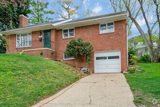 Building Photo - 3 BD 3 BA Mid-century Ranch in Arlington