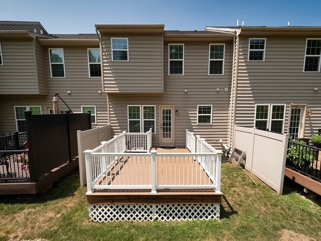 Building Photo - 627 Edison Dr