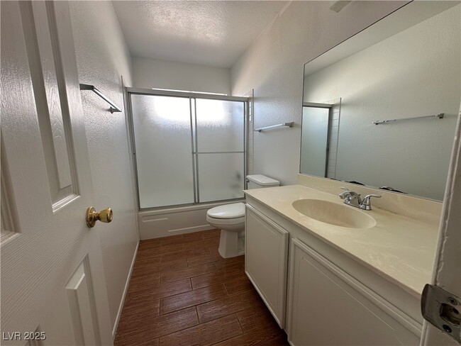 Building Photo - 628 Hidden Valley Dr