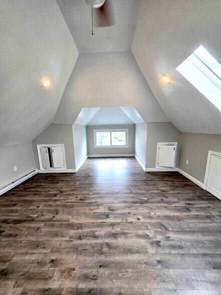 Building Photo - 457 Admiral St