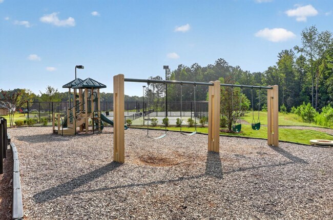 Building Photo - 383 King Vlg