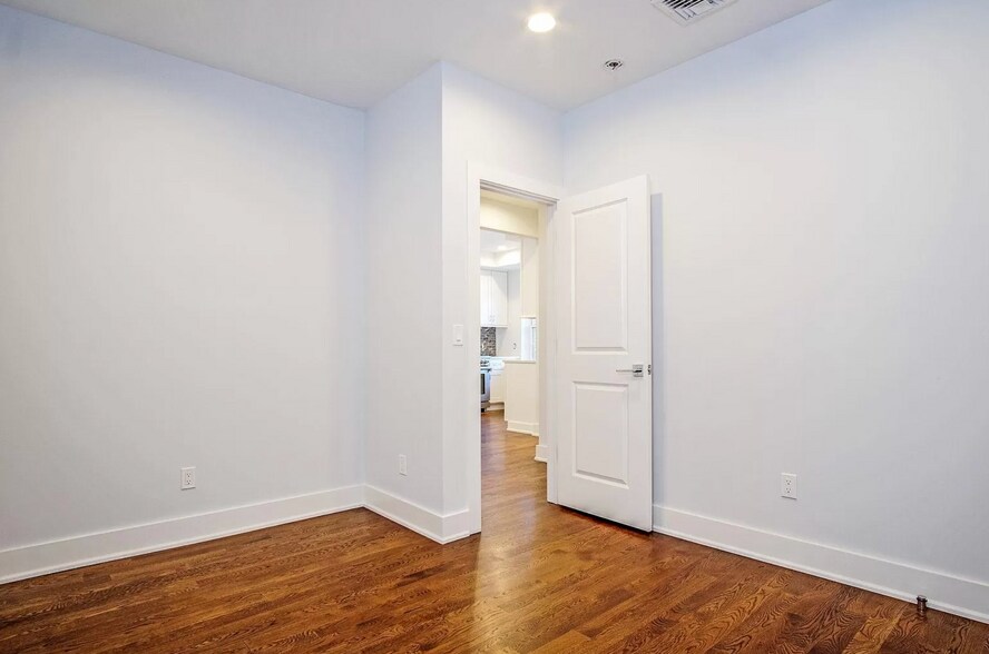 Building Photo - 266 Mamaroneck Ave