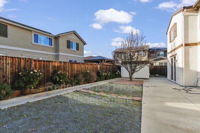Building Photo - 703 N Marquis Way