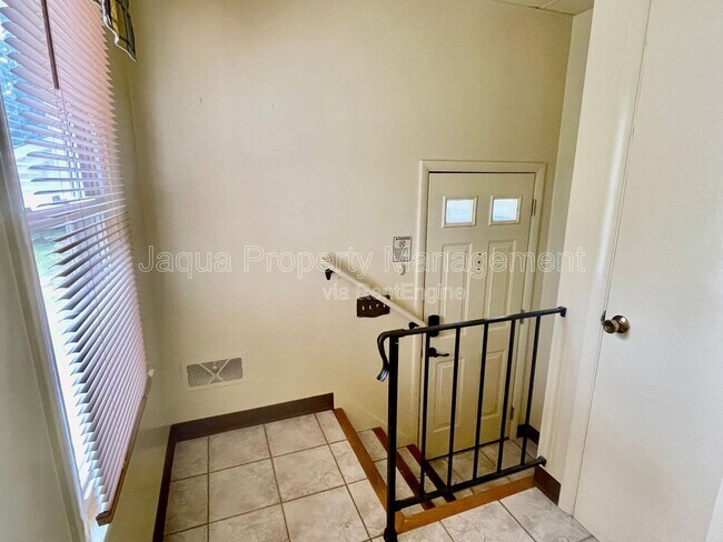 Building Photo - 1526 Royce Ave