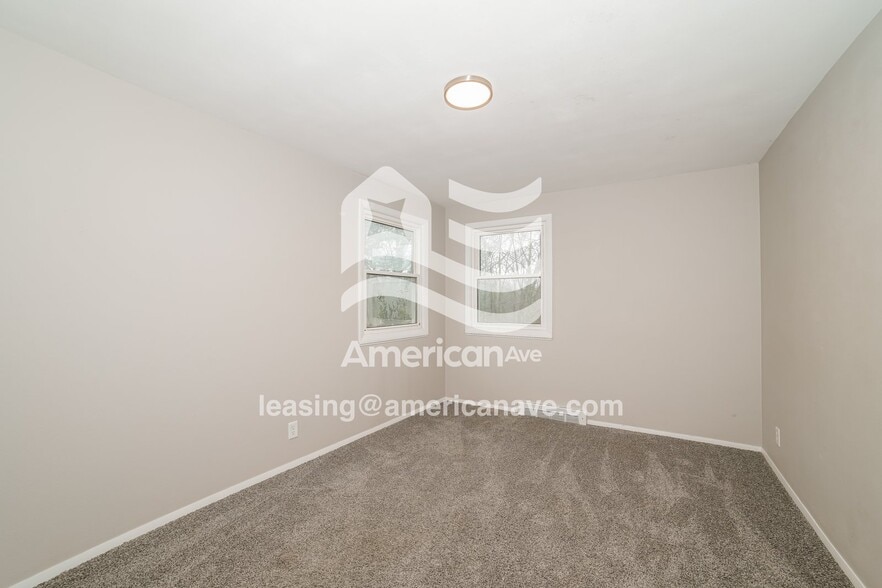 Building Photo - 6619 N Greenmont Rd