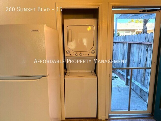 Building Photo - 260 Sunset Blvd