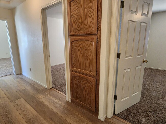 Building Photo - Home For Rent in Sunridge