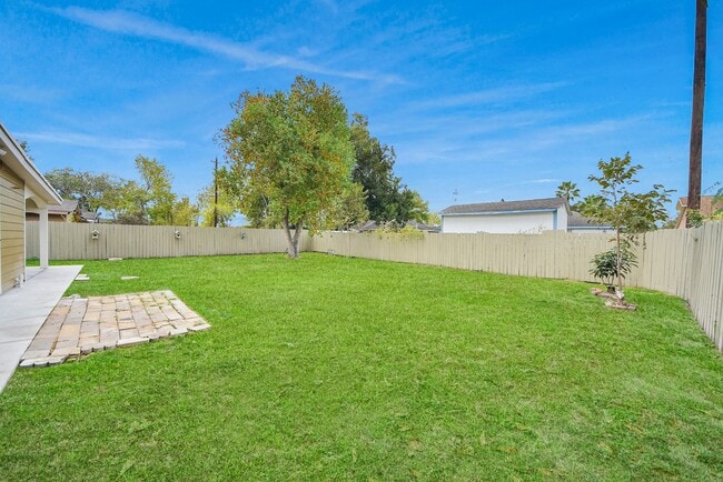 Building Photo - 5326 Heatherbrook Dr