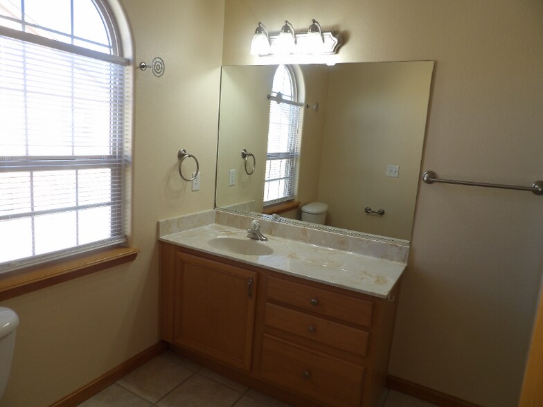 Building Photo - 7367 Carlin Grv