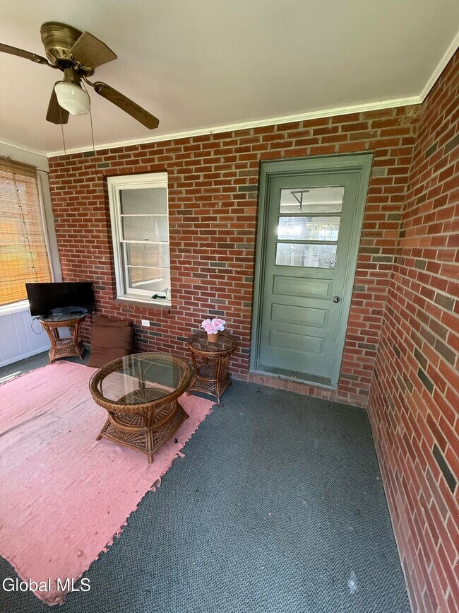 Building Photo - 143 Schuurman Rd