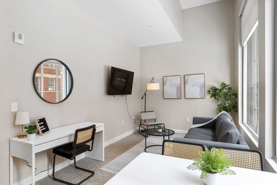 Building Photo - 205 W 4th St