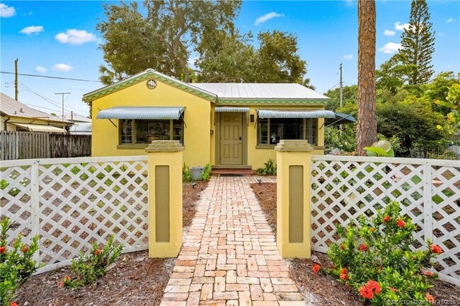 Primary Photo - 120 SW 5th St