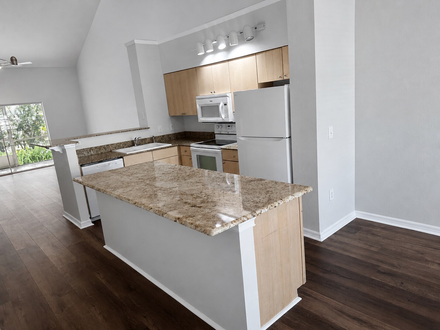 Building Photo - 3549 Kings Rd