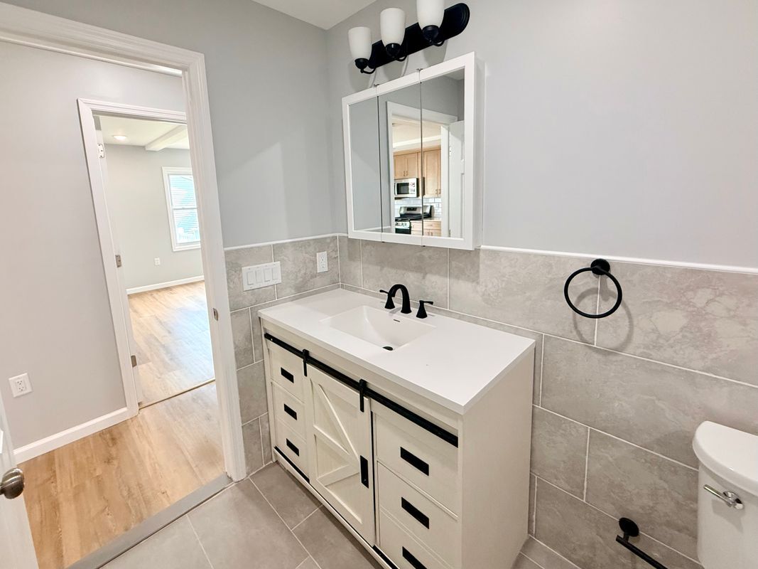 Building Photo - 13 Roosevelt Ave