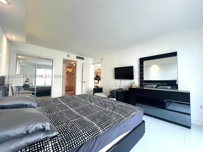 Building Photo - 5555 Collins Ave