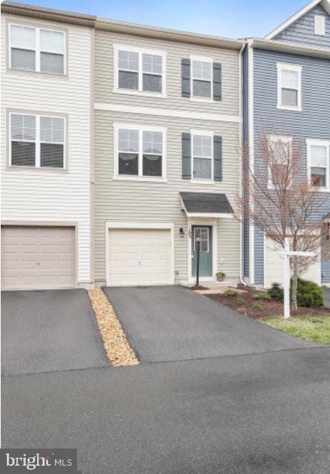 Building Photo - 105 Pintangle Ct