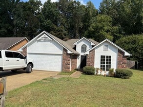 Building Photo - 132 Loghan Dr