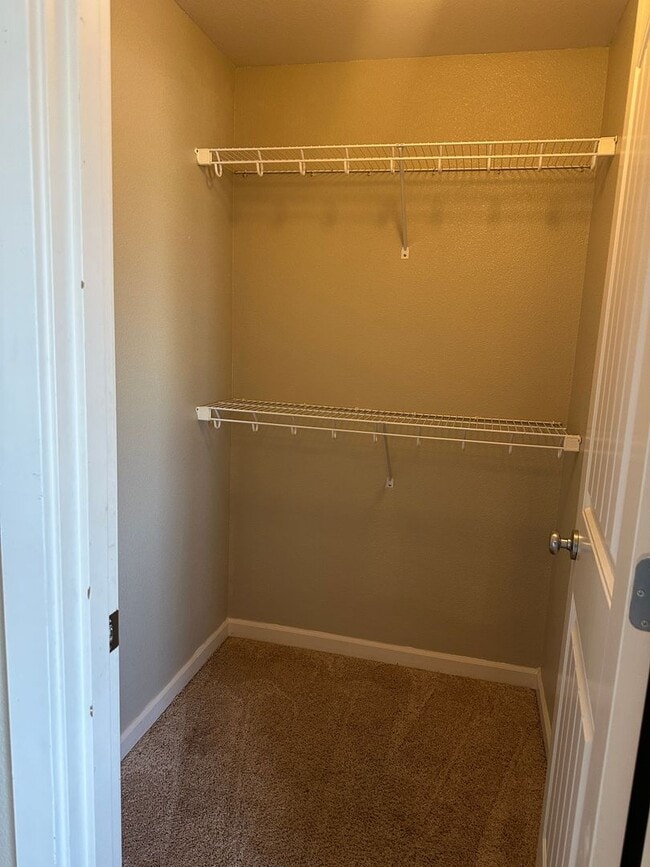 Building Photo - Extra Large Home For Rent, 4 Bedrooms! NEW...