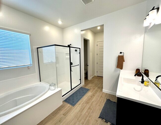 Building Photo - Fantastic "Holly" floor plan in Bella Vista Farms
