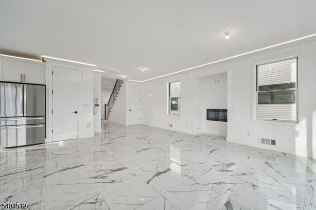 Building Photo - 19 Mountain Ave