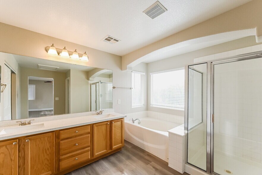 Building Photo - 9327 Wishing Creek Ave