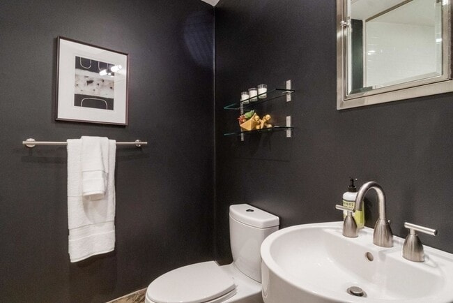 Building Photo - 136 Arlington St