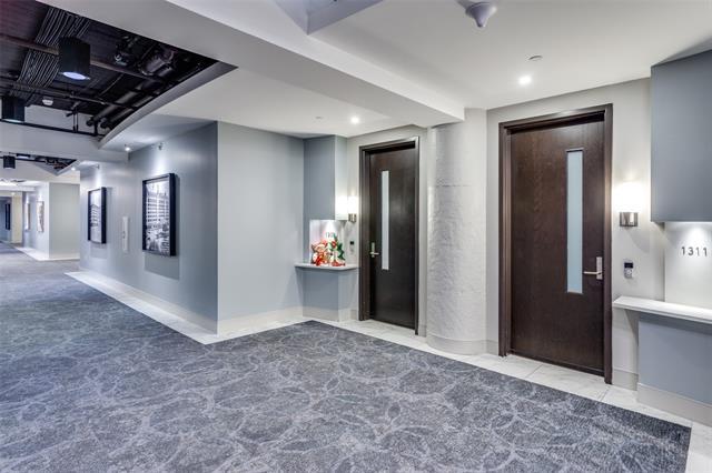 Building Photo - 2600 W 7th St