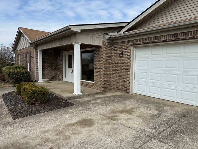 Building Photo - 3 bedroom 2 full bath house