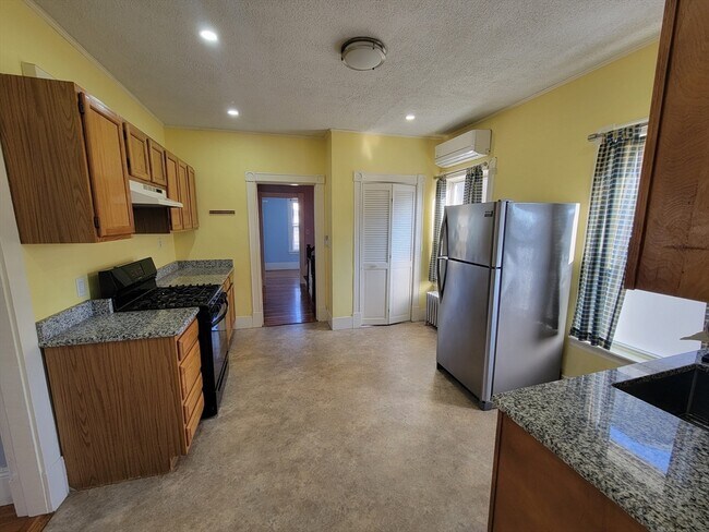 Building Photo - 100 Medford St