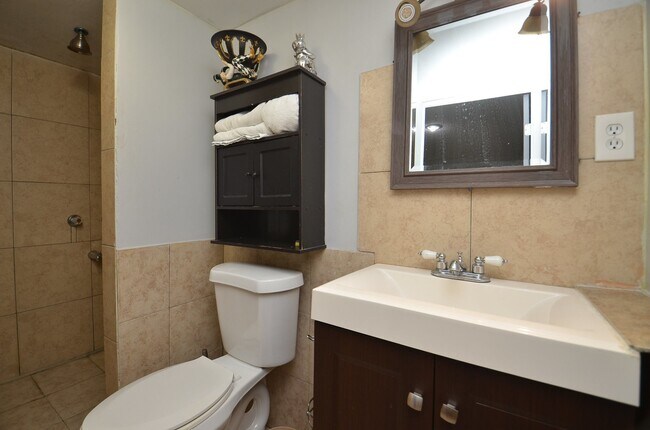 Building Photo - 13102 Richmond Ave.