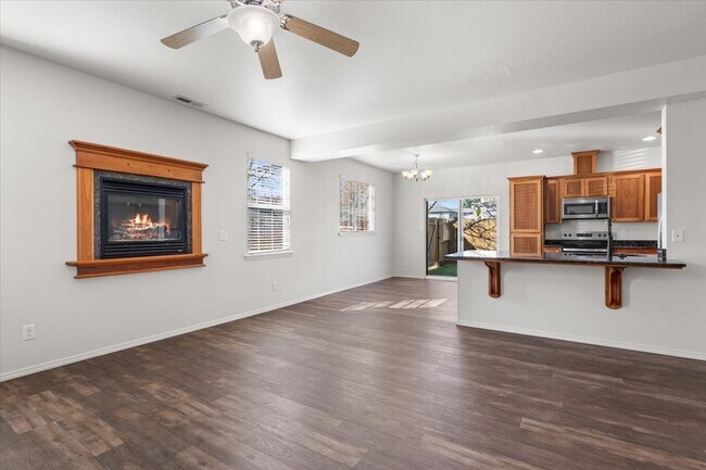 Building Photo - 2350 Finch Ln